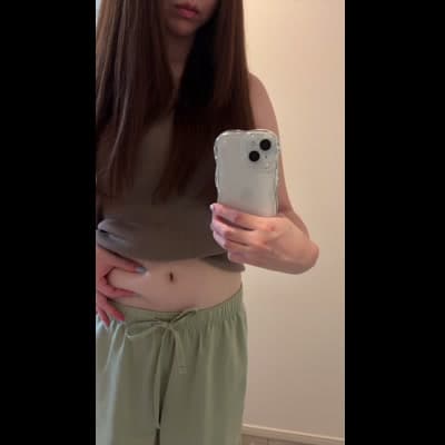 お腹のラインが気になる女性｜ダイエット広告