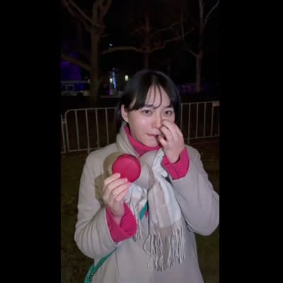 クリスマスデートをする20代女性、マッチングアプリ、恋愛、彼氏目線